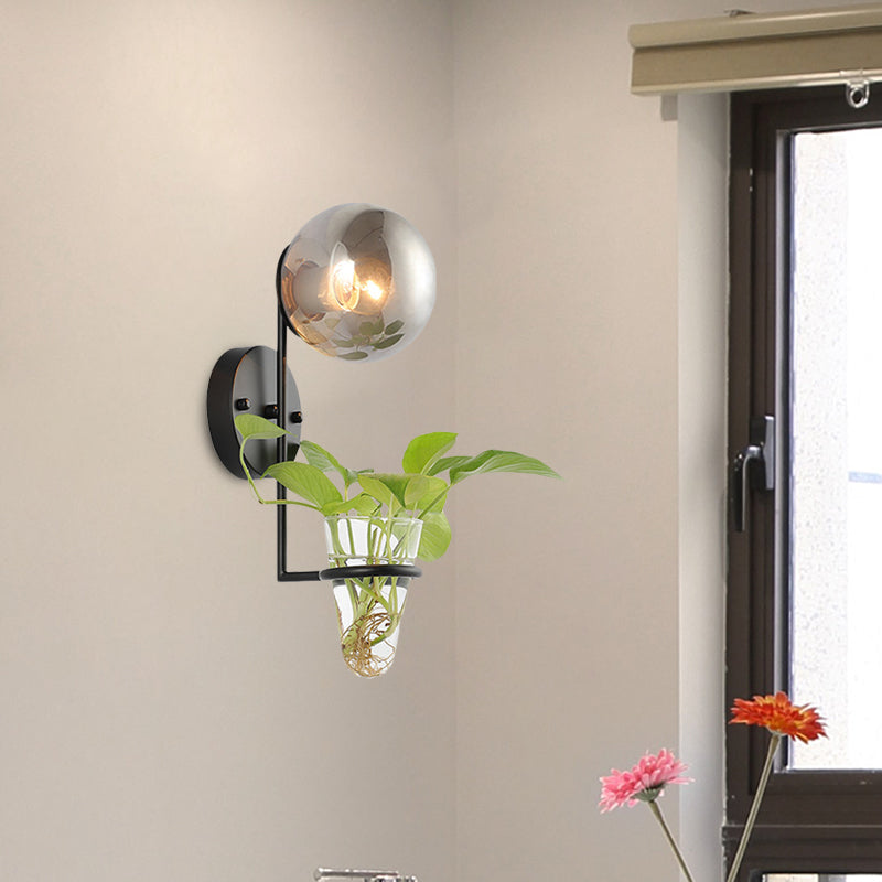 Frendorf | 1 Glühbirne Wandlampe Industrie Global Creme/Rauchgrau Glas Wandlicht in Schwarz/Gold mit klarem Glas Pflanzenbecher