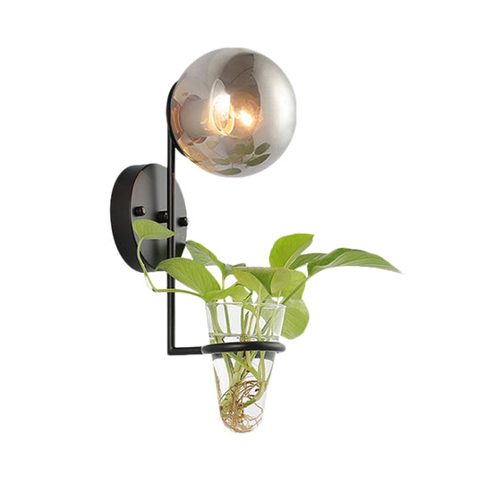Frendorf | 1 Glühbirne Wandlampe Industrie Global Creme/Rauchgrau Glas Wandlicht in Schwarz/Gold mit klarem Glas Pflanzenbecher