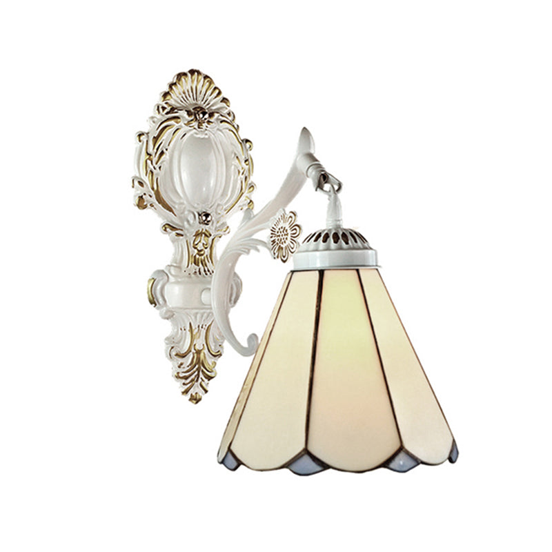 Frendorf | Konische Wandlampe Traditionell Beiges Glas 1 Licht Wandbeleuchtung in Weißer Ausführung für Schlafzimmer