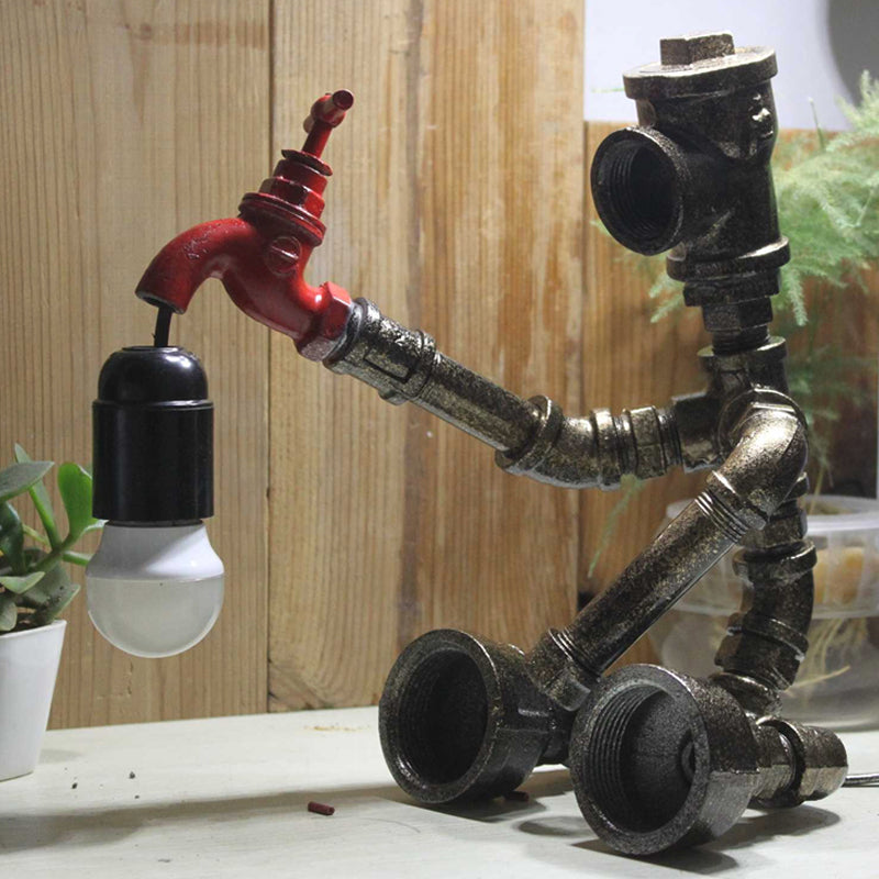 Metallic Sitzender Roboter Tischleuchte mit Wasserhahn Deco Steampunk 1 Licht Kinderzimmer Tischleuchte in Bronze/Silber