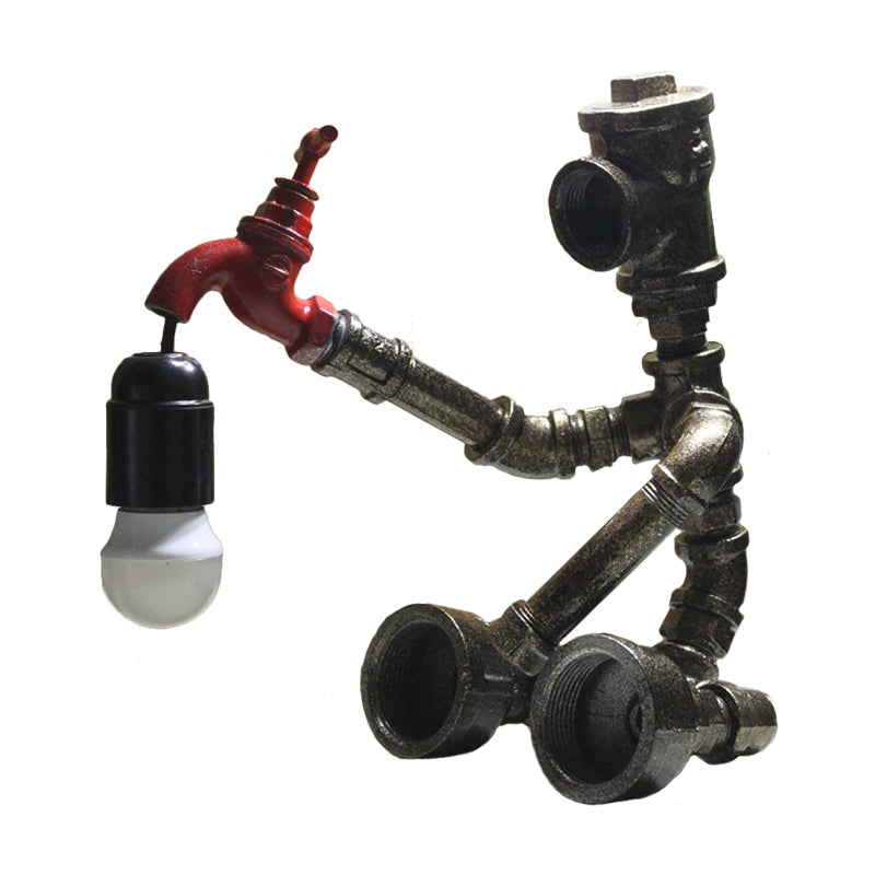 Metallic Sitzender Roboter Tischleuchte mit Wasserhahn Deco Steampunk 1 Licht Kinderzimmer Tischleuchte in Bronze/Silber