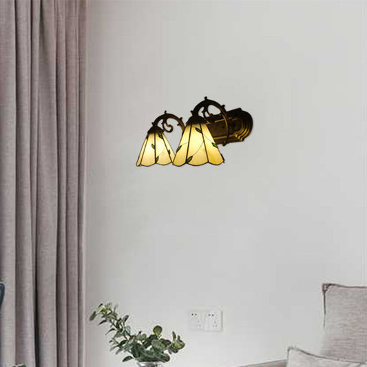 Frendorf | Beige Kegelförmige Wandlampe mit Blatt 2 Köpfe Tiffany Rustikales Glas Wandleuchte für das Arbeitszimmer