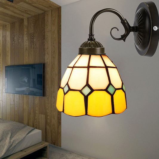 Frendorf | Kunstglas Gitterkuppel Wandlicht Galerie 1 Kopf Tiffany Klassische Wandleuchte in Gelb für Schlafzimmer