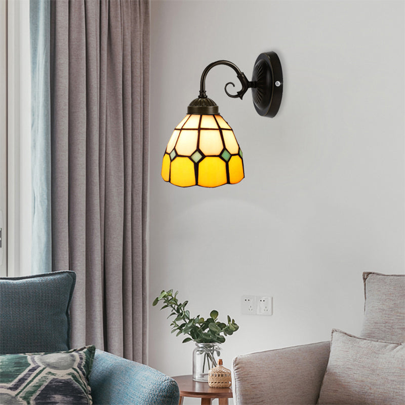 Frendorf | Kunstglas Gitterkuppel Wandlicht Galerie 1 Kopf Tiffany Klassische Wandleuchte in Gelb für Schlafzimmer