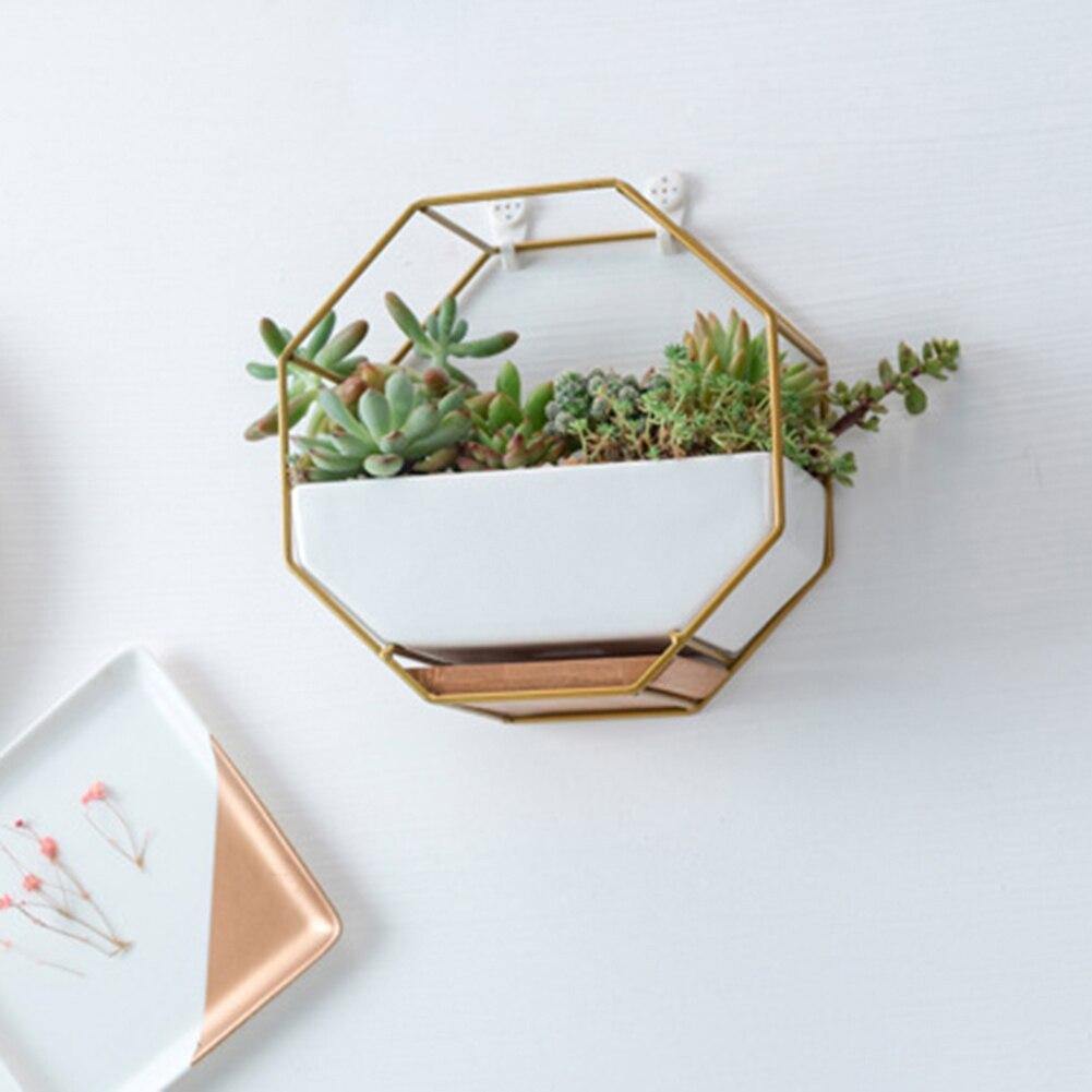 Frendorf | GeoFrame Keramik Wandpflanztopf mit Metallrahmen | Octagon Design