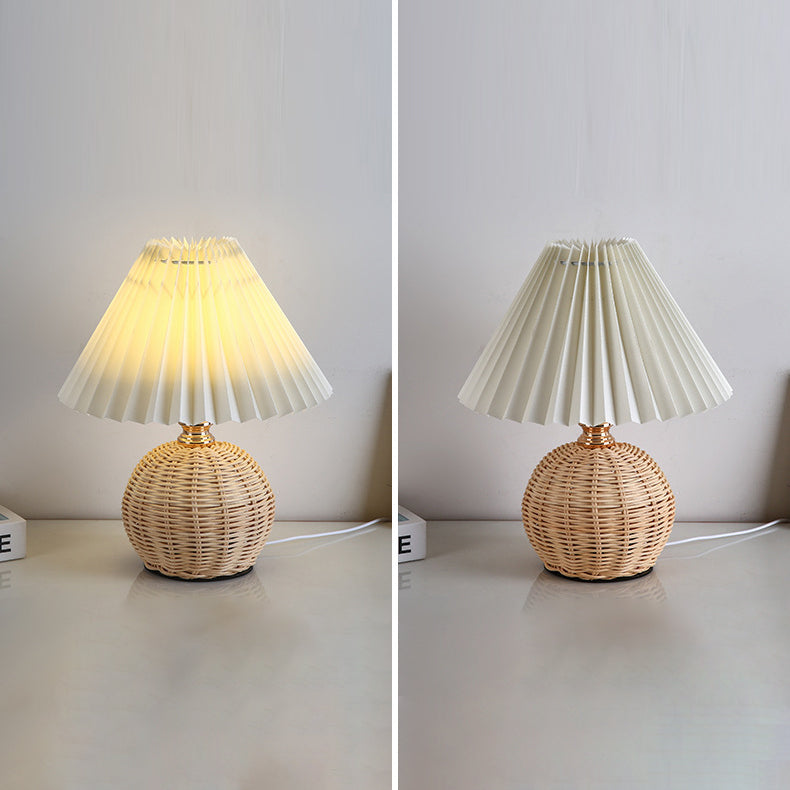 Frendorf | RattaLume Nordic LED Tischlampe | Geflochtenes Rattan & Faltstoffschirm | Stimmungslicht | Deko fürs Schlafzimmer