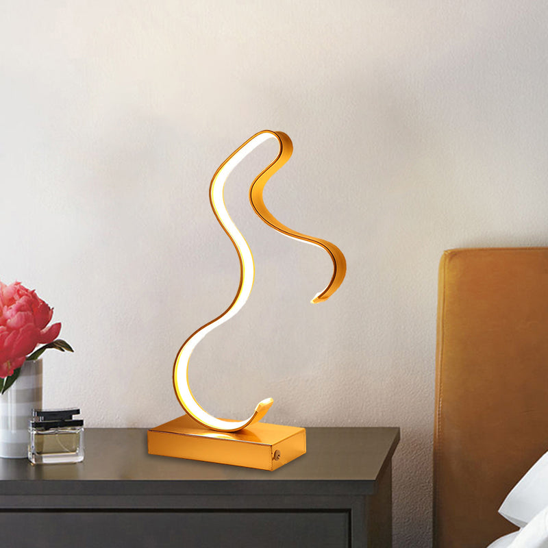 Schwarz/Gold Pferdeförmige Tischlampe Moderne LED Metall Arbeitsbeleuchtung mit rechteckigem Podest