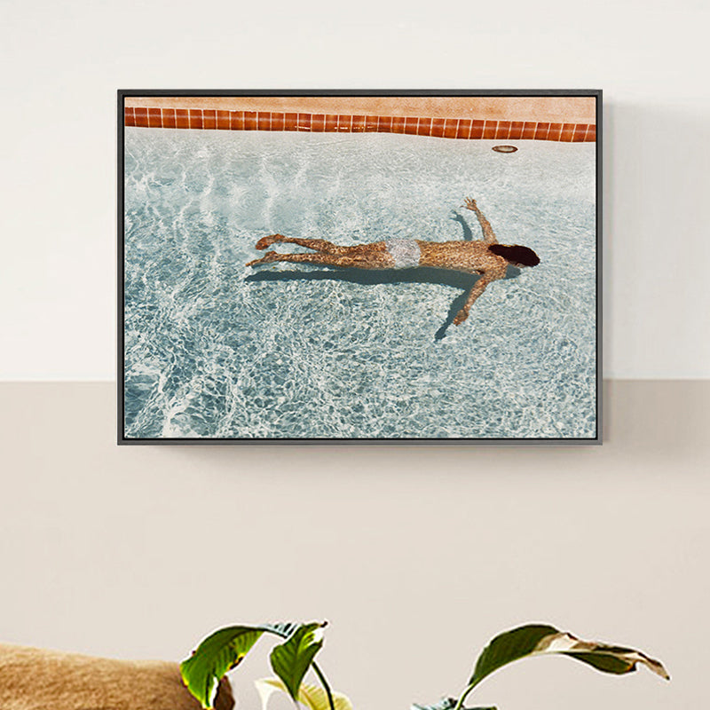 Frendorf | Frau Schwimmen im Pool Malerei Texturiert Pop Art Mädchen Schlafzimmer Leinwanddruck in Blau