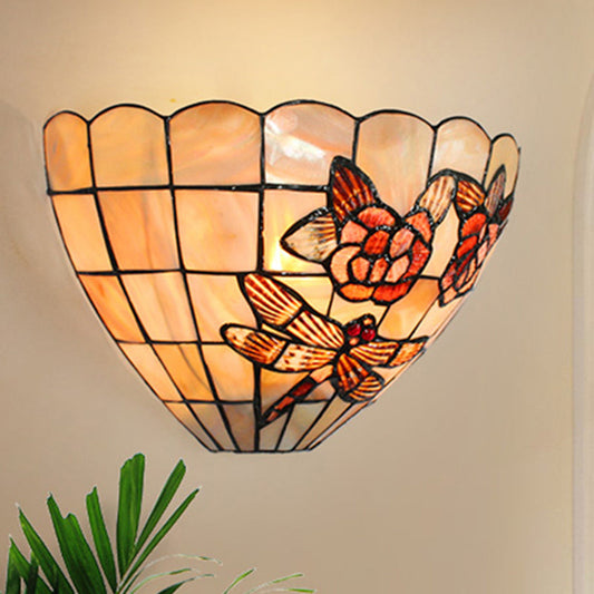 Frendorf | Beige Wandlamp met Komschaduw Tiffany-stijl Handgemaakte Schelp Wandlamp Licht met Rozen- en Libellepatroon