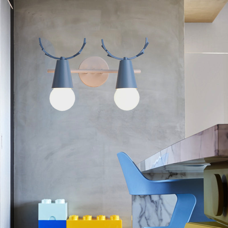 Frendorf | 2 Köpfe Kegel Wandlampe mit Geweihen Zeitgenössische Metall Wandlaterne für das Arbeitszimmer