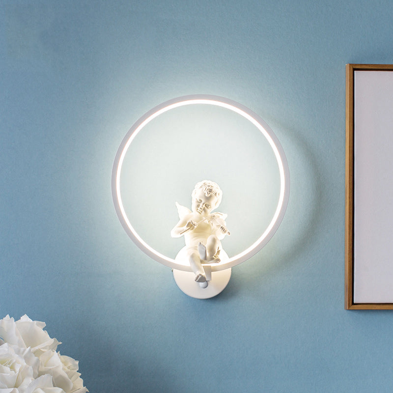 Frendorf | Moderne Weiße Wandlampe mit Engel Junge Ring Acryl LED Wandleuchte für Treppe