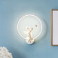 Frendorf | Moderne Weiße Wandlampe mit Engel Junge Ring Acryl LED Wandleuchte für Treppe