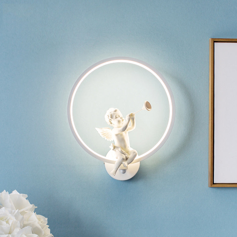 Frendorf | Moderne Weiße Wandlampe mit Engel Junge Ring Acryl LED Wandleuchte für Treppe