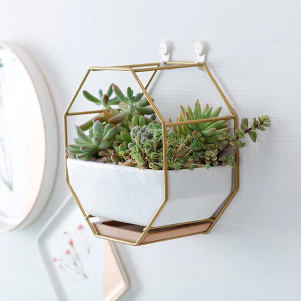 Frendorf | GeoFrame Keramik Wandpflanztopf mit Metallrahmen | Octagon Design