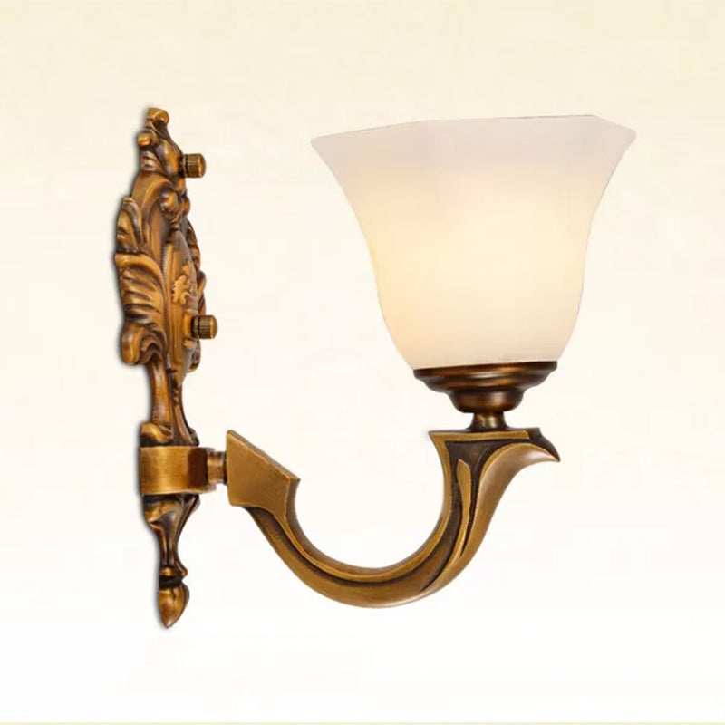 Frendorf | 1-Light Wandlamp Rustieke Slaapkamer Wandlamp met Zeshoekige Bel Satineren Glaslamp in Messing