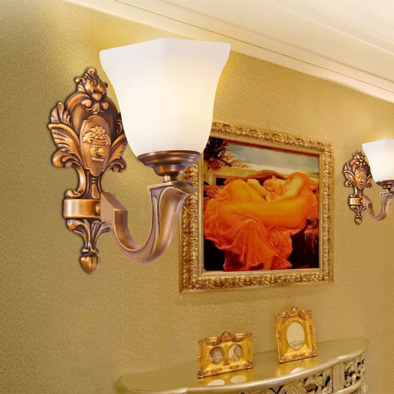 Frendorf | 1-Light Wandlamp Rustieke Slaapkamer Wandlamp met Zeshoekige Bel Satineren Glaslamp in Messing