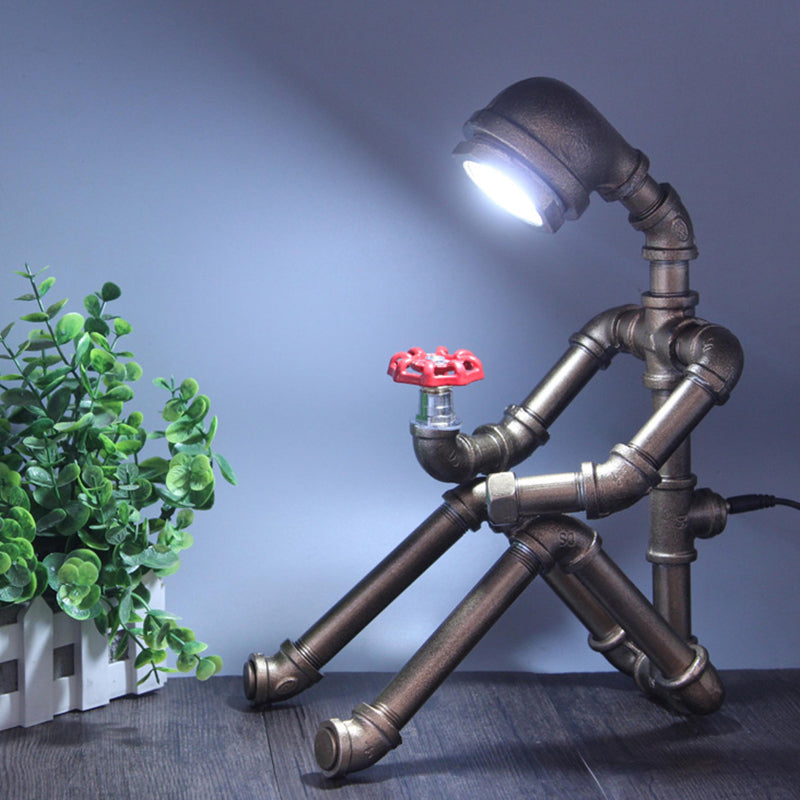 Sitzende Rohrmann Nachttischlampe Industrie Stil Eisen 1 Kopf Silber/Bronze Tischbeleuchtung