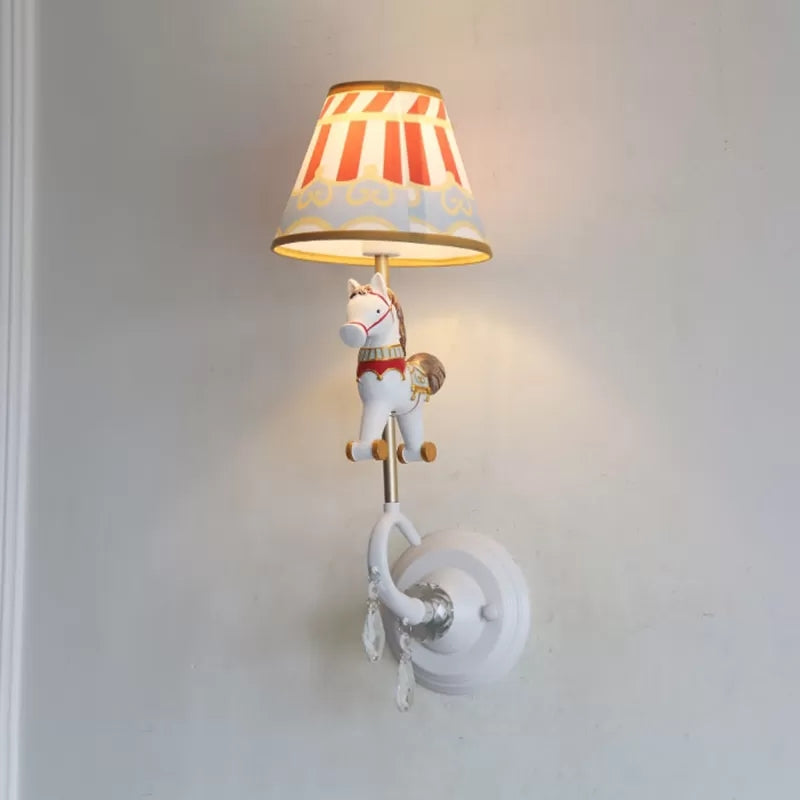 Frendorf | Witte/rode en blauwe taps geslepen wandlamp met cartoon plastic van eland/paard/unicorn 1-lamps wandlamp voor kinderkamer
