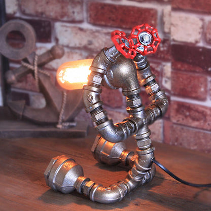 Schmiedeeisen Roboter Tischleuchte mit Wasserhahn Steampunk 1 Glühbirne Café Tischlampe in Silber