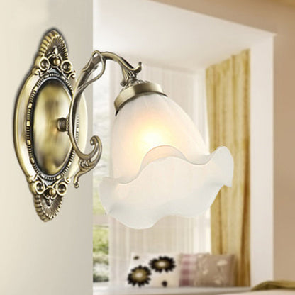 Frendorf | 1/2-Birne Opal Matt Glas Wandlampe Landhaus Bronze Blume Wohnzimmer Beleuchtung Ideen