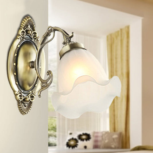 Frendorf | 1/2-Birne Opal Matt Glas Wandlampe Landhaus Bronze Blume Wohnzimmer Beleuchtung Ideen