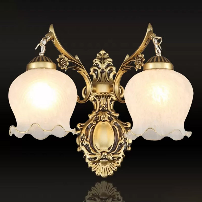 Frendorf | 2-Licht Opal Frosted Glas Wandlicht Traditionelles Bronze Florales Schlafzimmer Wandleuchten