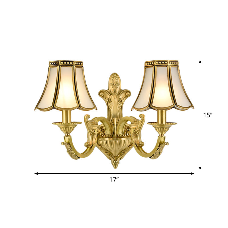 Frendorf | 1/2 Licht Geflared/Bell Wandgemonteerde Licht Traditionelles Poliertes Messing Frosted Glas Wandlampe