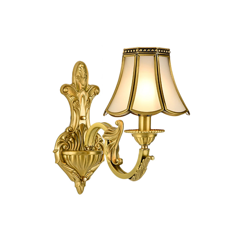 Frendorf | 1/2 Licht Geflared/Bell Wandgemonteerde Licht Traditionelles Poliertes Messing Frosted Glas Wandlampe