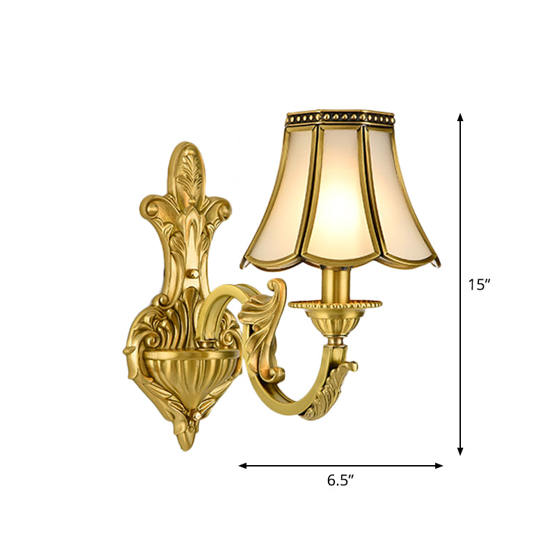 Frendorf | 1/2 Licht Geflared/Bell Wandgemonteerde Licht Traditionelles Poliertes Messing Frosted Glas Wandlampe