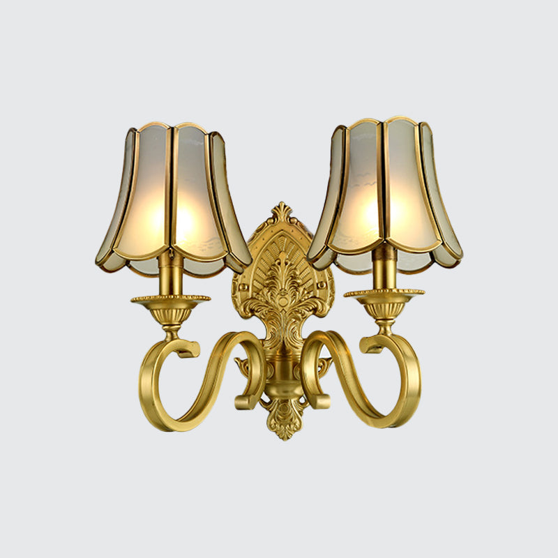 Frendorf | 1/2 Licht Geflared/Bell Wandgemonteerde Licht Traditionelles Poliertes Messing Frosted Glas Wandlampe