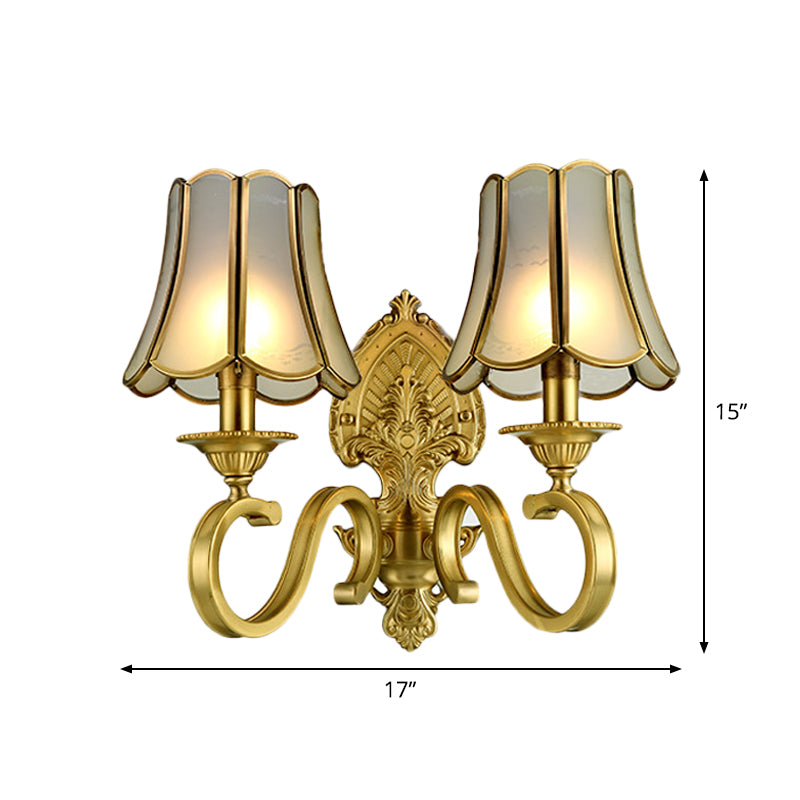 Frendorf | 1/2 Licht Geflared/Bell Wandgemonteerde Licht Traditionelles Poliertes Messing Frosted Glas Wandlampe