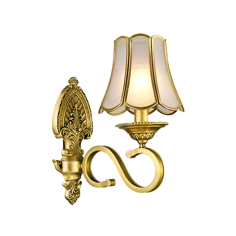Frendorf | 1/2 Licht Geflared/Bell Wandgemonteerde Licht Traditionelles Poliertes Messing Frosted Glas Wandlampe