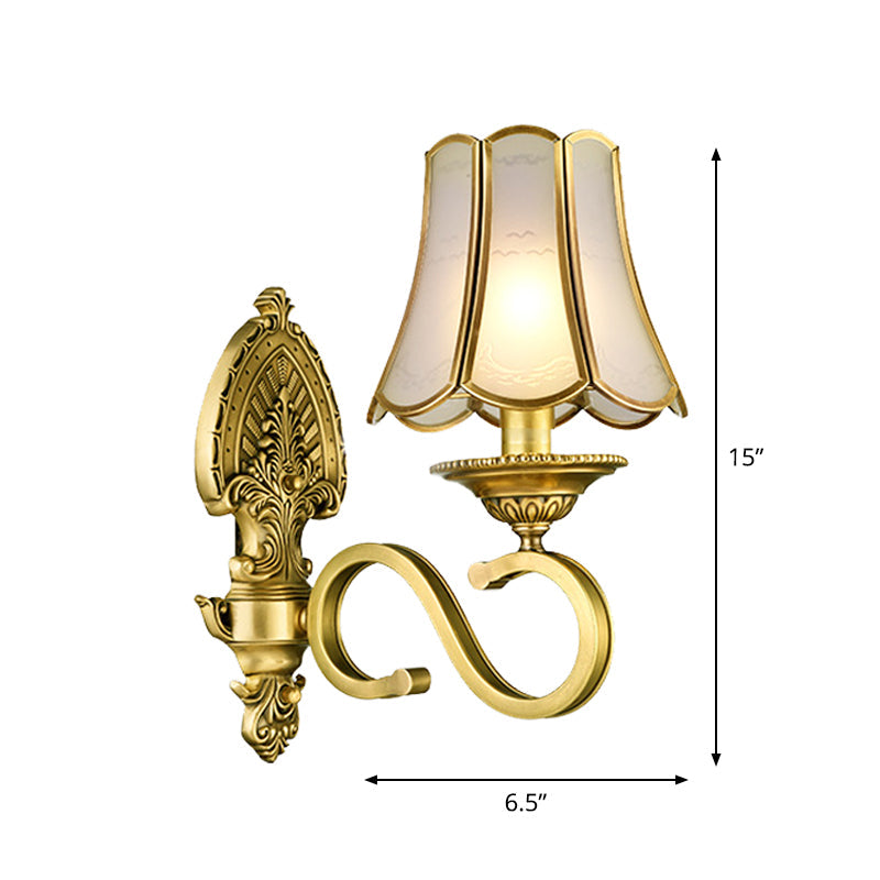Frendorf | 1/2 Licht Geflared/Bell Wandgemonteerde Licht Traditionelles Poliertes Messing Frosted Glas Wandlampe