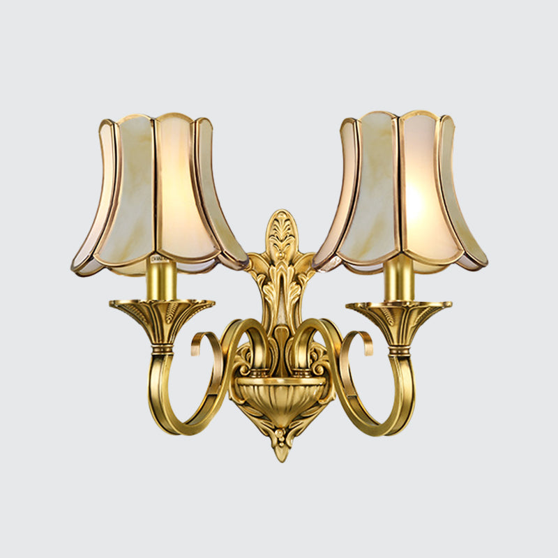 Frendorf | 1/2 Licht Geflared/Bell Wandgemonteerde Licht Traditionelles Poliertes Messing Frosted Glas Wandlampe