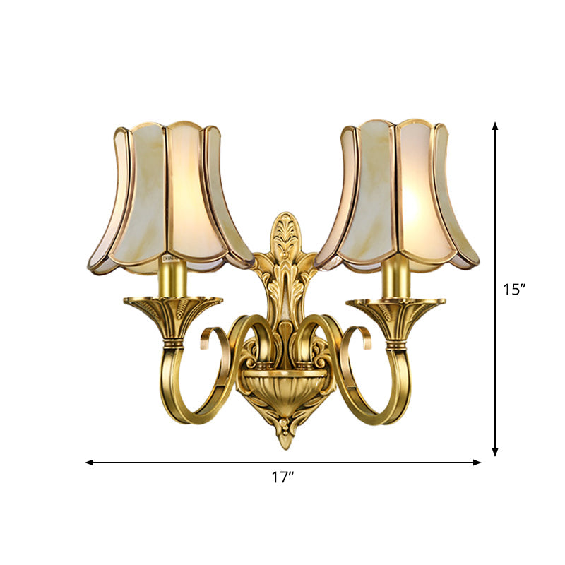 Frendorf | 1/2 Licht Geflared/Bell Wandgemonteerde Licht Traditionelles Poliertes Messing Frosted Glas Wandlampe
