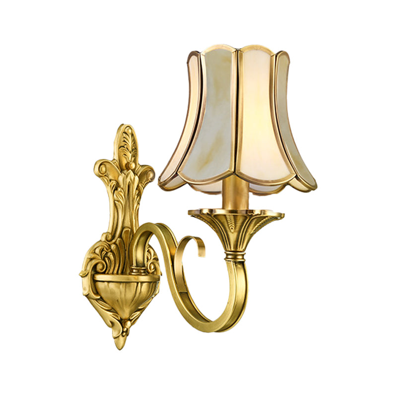 Frendorf | 1/2 Licht Geflared/Bell Wandgemonteerde Licht Traditionelles Poliertes Messing Frosted Glas Wandlampe