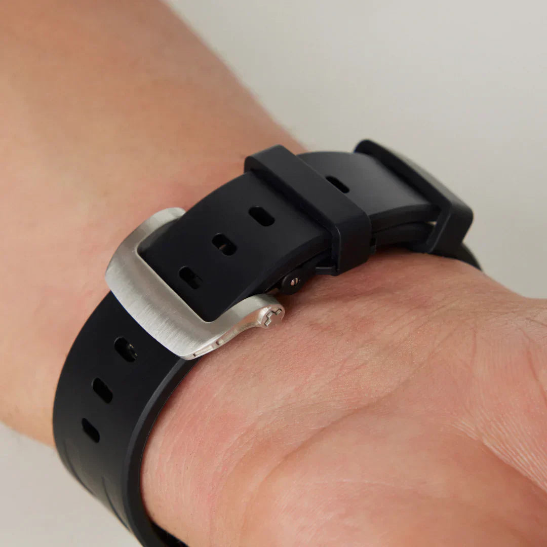 Frendorf | Luxus AP Metallkopf Schmetterlingsverschluss Silikonarmband für Apple Watch