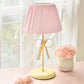 Pink Karierter Schatten Schreibtischlampe 1 Kopf Liebliche Stoffstudienlampe mit Schleife für das Wohnheim Schlafzimmer