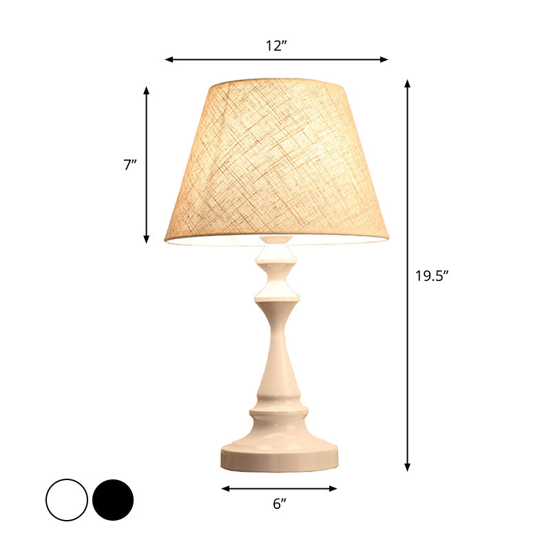 Nordic Empire Shade Nachttischlampe Stoff 1-Licht Wohnzimmer Tischleuchte mit Zylinder-/Tropfenbasis in Schwarz/Weiß