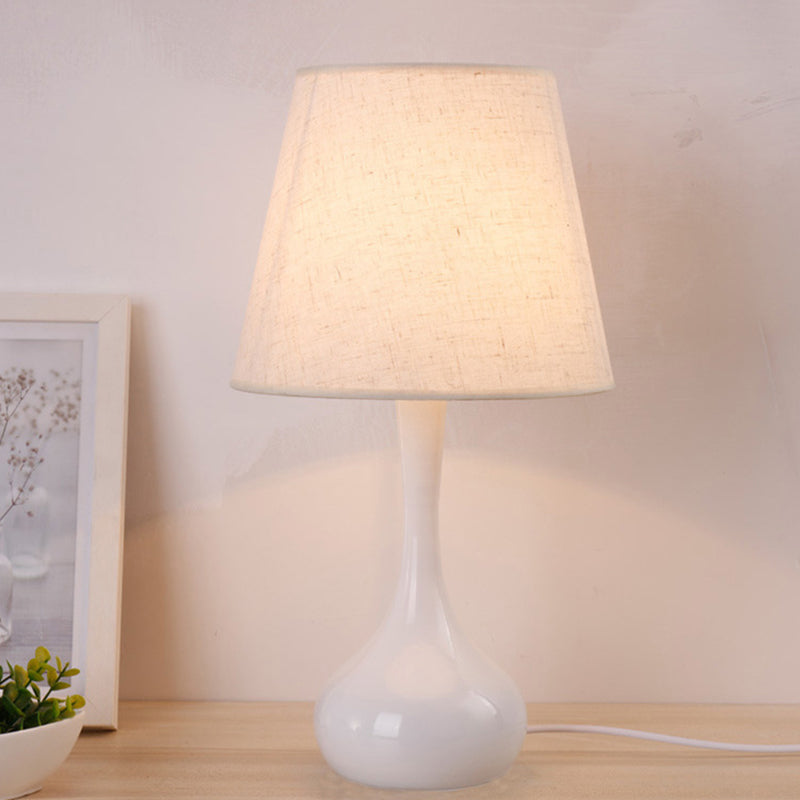 Nordic Empire Shade Nachttischlampe Stoff 1-Licht Wohnzimmer Tischleuchte mit Zylinder-/Tropfenbasis in Schwarz/Weiß