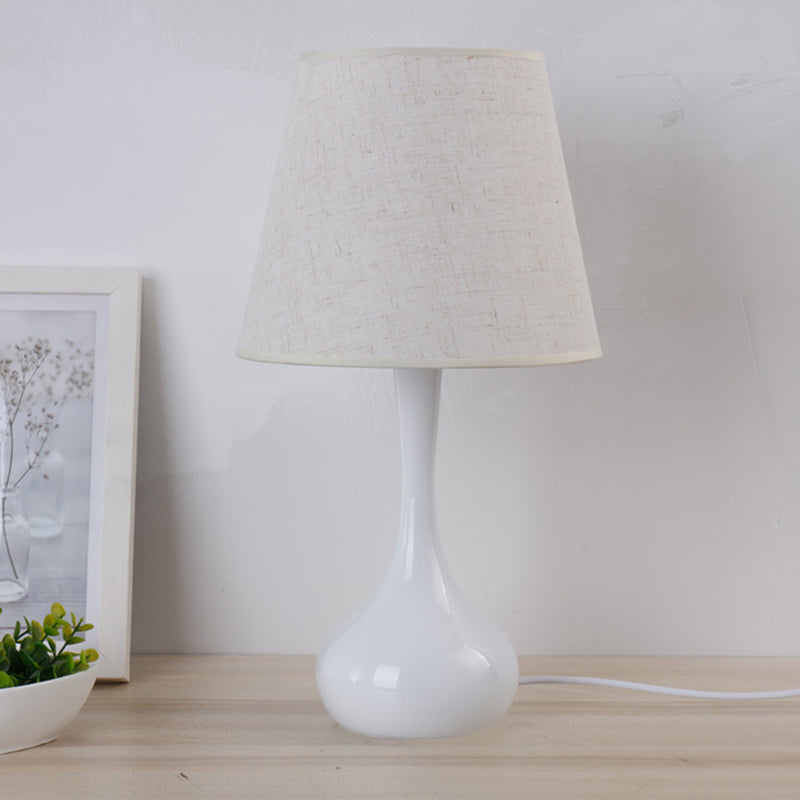 Nordic Empire Shade Nachttischlampe Stoff 1-Licht Wohnzimmer Tischleuchte mit Zylinder-/Tropfenbasis in Schwarz/Weiß