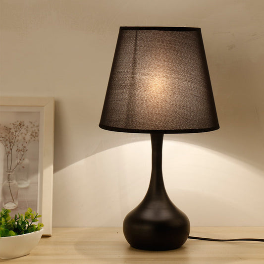 Nordic Empire Shade Nachttischlampe Stoff 1-Licht Wohnzimmer Tischleuchte mit Zylinder-/Tropfenbasis in Schwarz/Weiß