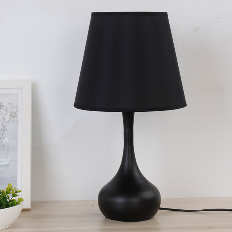 Nordic Empire Shade Nachttischlampe Stoff 1-Licht Wohnzimmer Tischleuchte mit Zylinder-/Tropfenbasis in Schwarz/Weiß