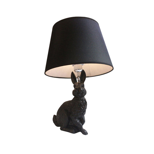 Harz Hase Schreibtischlampe mit konischem Schirm Studienzimmer 1 Licht Tier Schreibtischlampe in Schwarz