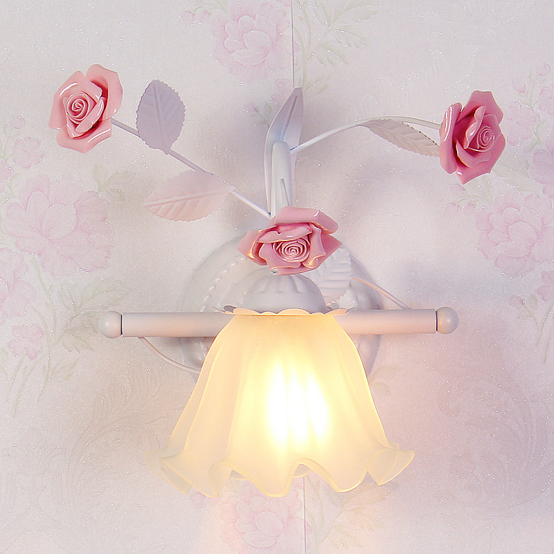 Korean Flower Ruffle Wandmontierte Lampe 1-Licht Gefrostetes Weißes Glas Wandleuchte Licht in Pink