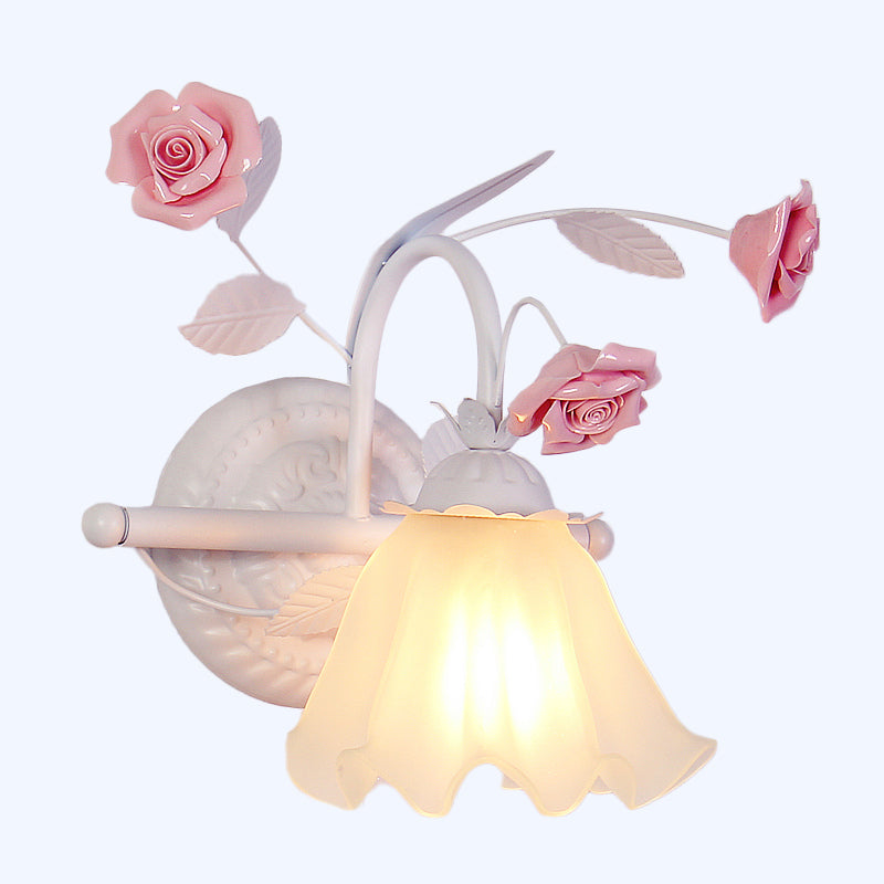 Korean Flower Ruffle Wandmontierte Lampe 1-Licht Gefrostetes Weißes Glas Wandleuchte Licht in Pink