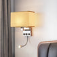 Frendorf | Schwarz/Weiß/Flachs Kubus Wandleuchte Moderne Einzelfabric-Wandlampe mit USB-Anschluss und Spotlichter