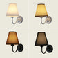 Frendorf | Schwarz/Braun/Beige Cone Wandlampe Nordic 1-Licht Stoff Wandbeleuchtung mit gebogenem Arm in Schwarz/Weiß