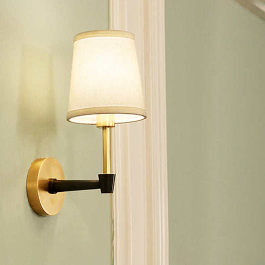 Frendorf | 1/2-Kopf Wandleuchte Lichtarmatur Minimale konische Stoff Wandleuchte in Gold