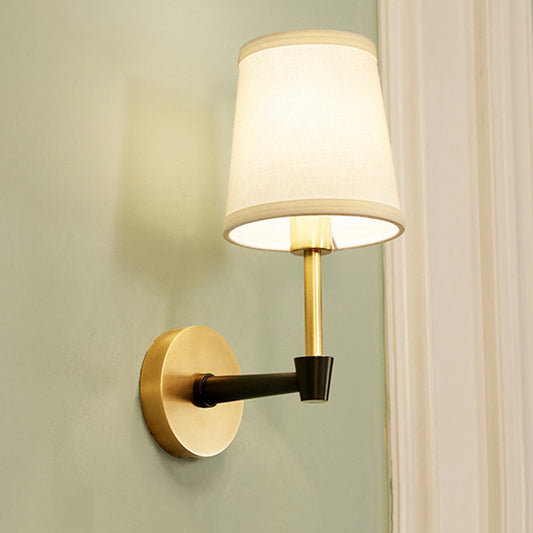 Frendorf | 1/2-Kopf Wandleuchte Lichtarmatur Minimale konische Stoff Wandleuchte in Gold